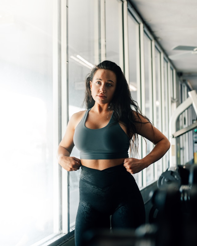 Leighton Buzzard CrossFit female member during workout
